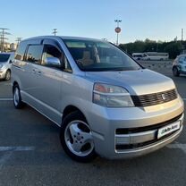 Toyota Voxy 2.0 CVT, 2003, 148 000 км, с пробегом, цена 930 000 руб.