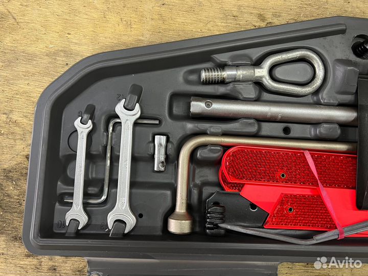 Комплект штатного инструмента bmw e38