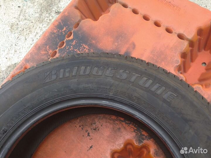 Bridgestone Dueler H/T 687 215/65 R16 98V