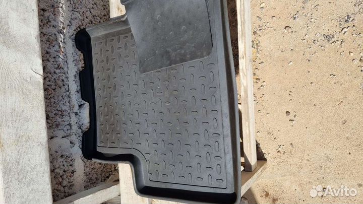 Резиновые коврики на audi Q3