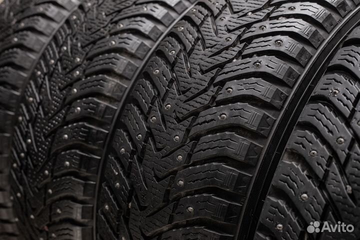 Nokian Tyres Hakkapeliitta 8 SUV 215/65 R16 102T