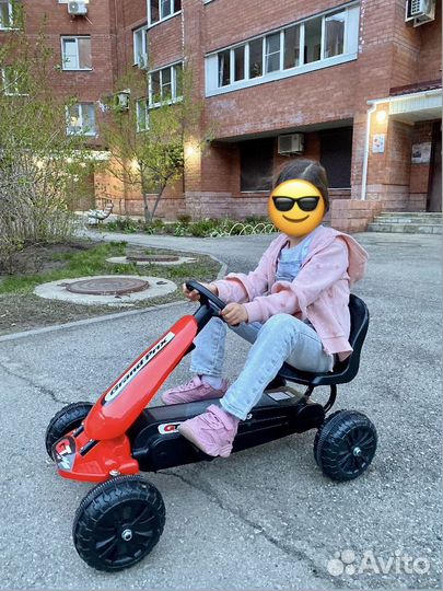 Машина детская на педалях (педальный картинг)
