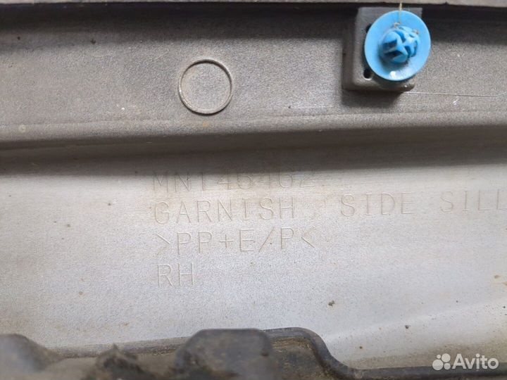 Накладка на порог Mitsubishi Grandis, 2009