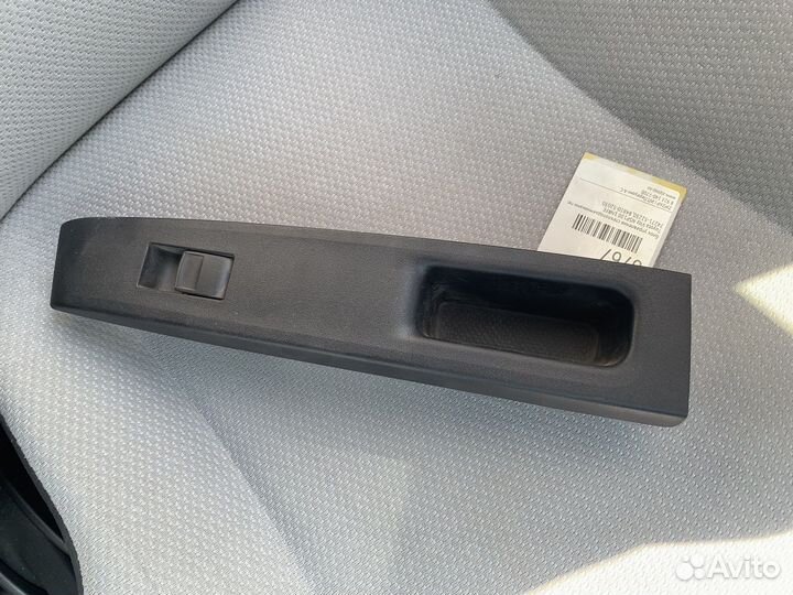 Накладка стеклоподъемника задняя правая