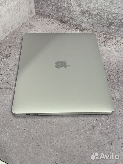 MacBook Pro 13 2020 i5/16/512