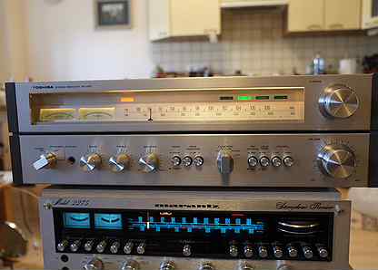 Toshiba SA-420 AM/FM Stereo Receiver (1976-77)