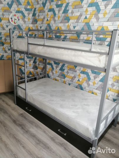 Кровать детская двухъярусная