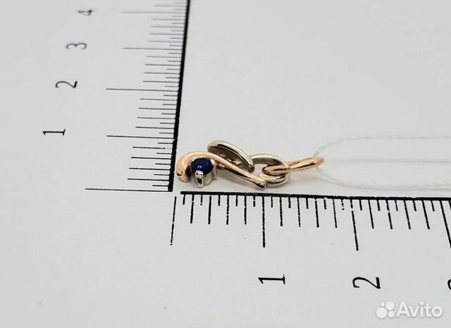 Золотая подвеска с камнем