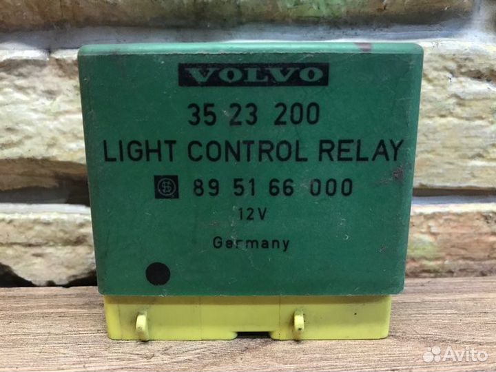 Реле управления светом Volvo 850