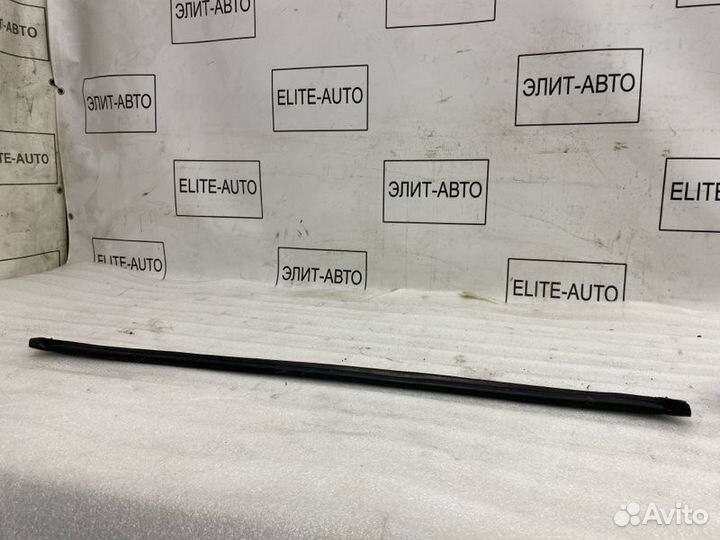 Уплотнитель капота Bmw 5 F10 2011