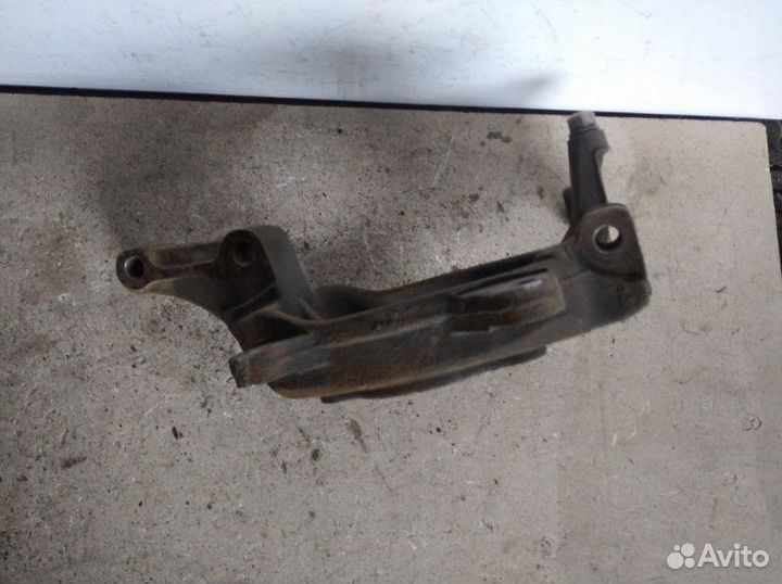 Кулак поворотный передний правый Nissan Teana J-31