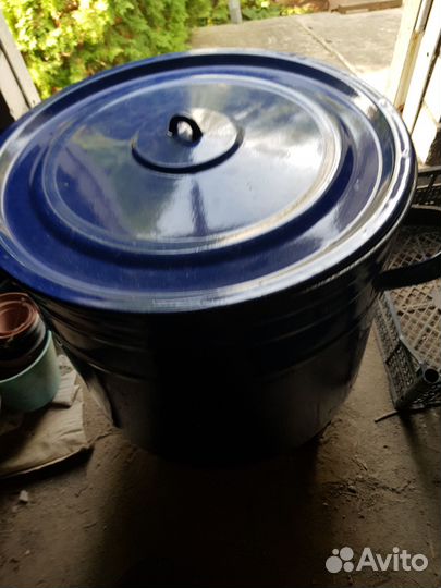 Кастрюля эмалированная большая на 50 литров