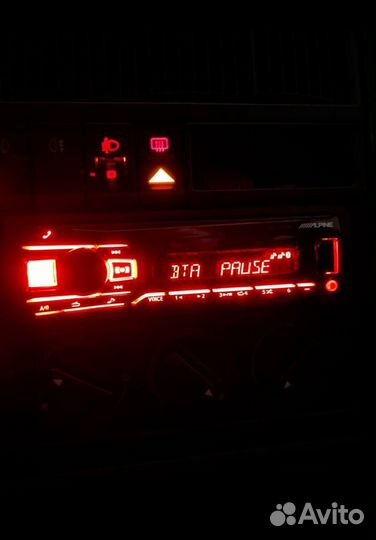 Магнитола Alpine UTE-200BT