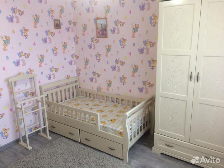 Детская кроватка из массива