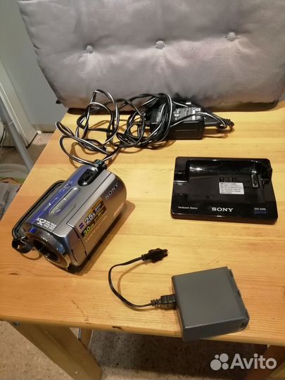 Цифровая видеокамера Sony Handycam HDD