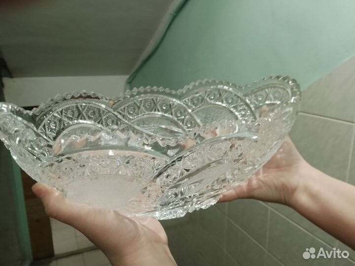 Большая хрустальная салатница