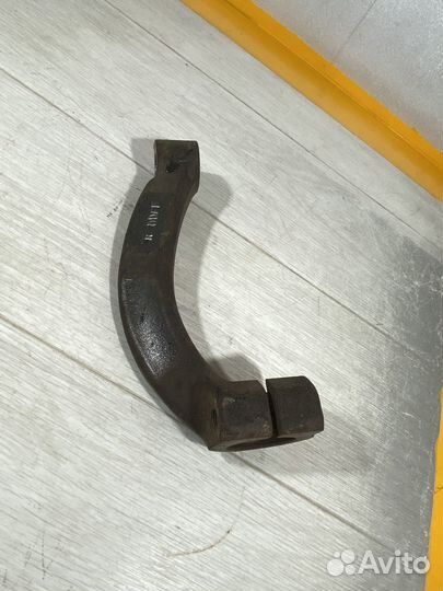 Кронштейн опора правого амортизатора Ssangyong