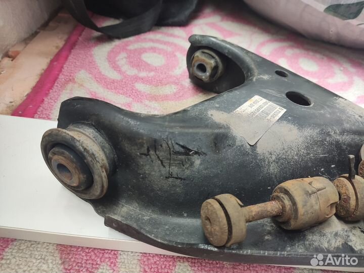 Рычаг передней подвески на Лада Хрэй