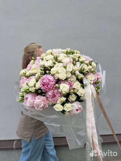 Пионы и кустовые розы