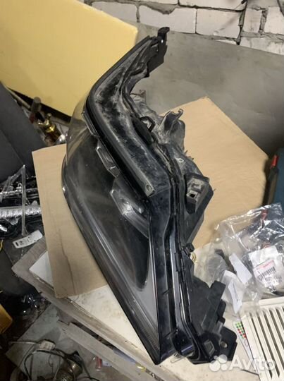 Правая фара Лексус LX450D LX570