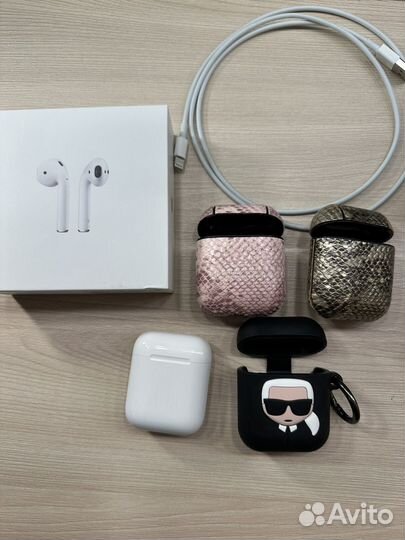 Беспроводные наушники apple airpods с чехлами
