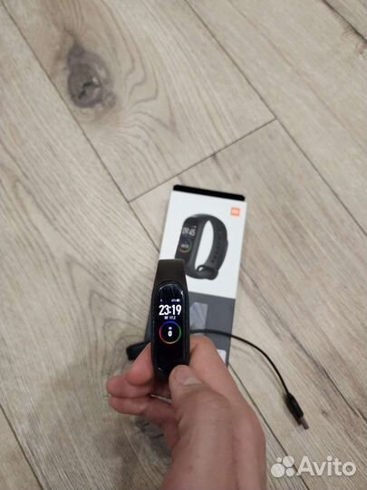 Фитнес браслет xiaomi mi band 4