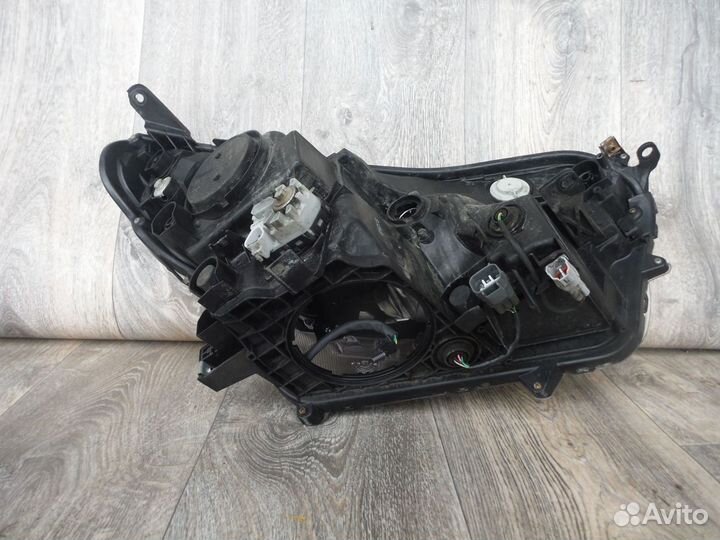 Фара левая №100 Toyota RAV4 XA45 2016