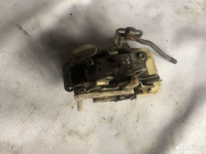 Замок двери задний правый Honda Civic EK3 B16A