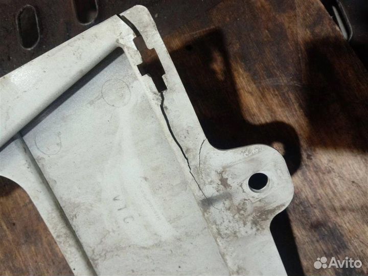 Рамка фары левая Volvo Fm9 300 D9 2008