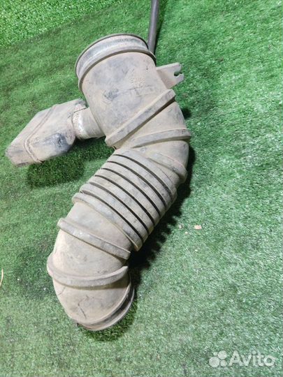 Патрубок воздушного фильтра Mitsubishi Carisma