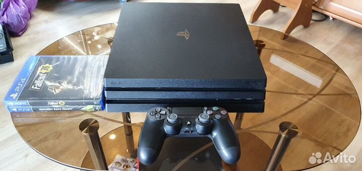 Sony PS4 Pro с дисками в комплекте