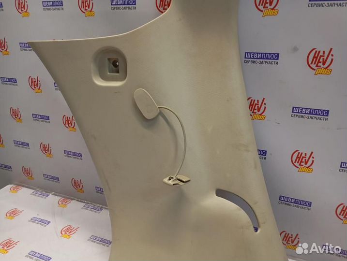 Накладка стойки задней левой Cadillac Escalade