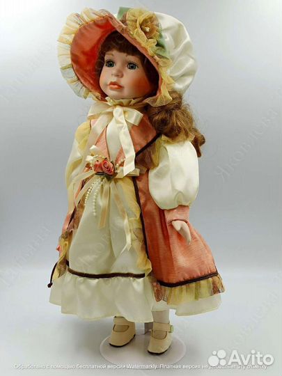 Английская фарфоровая коллекционная куколка
