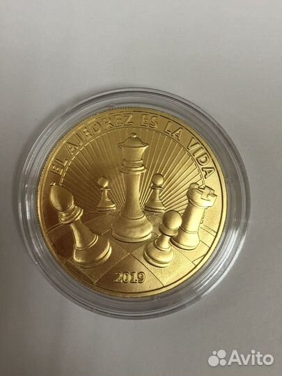 Золотая монета Камеруна 