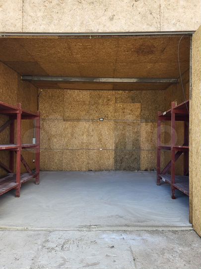 Гараж, > 30 м²