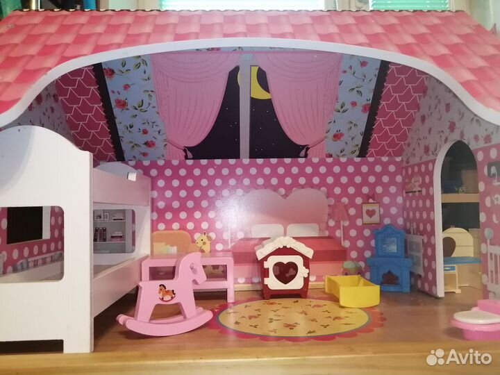 Большой кукольный домик