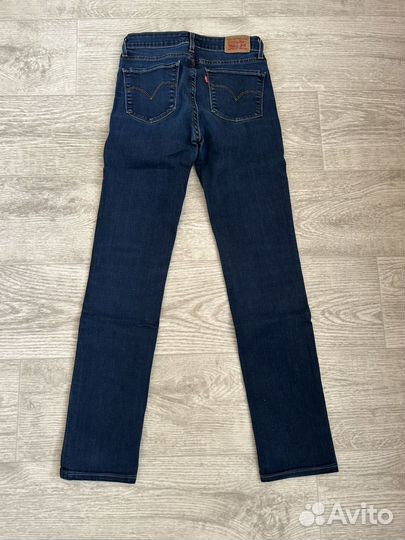 Джинсы скини женские levi's 26 бу