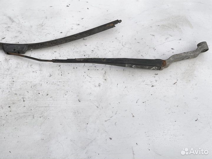 Поводок дворника правый Geely Emgrand