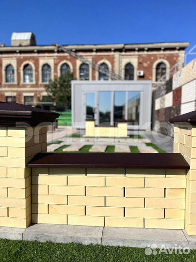 Бетонный парапет на забор