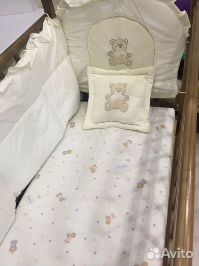 Продам детскую кроватку с маятником и матрасом