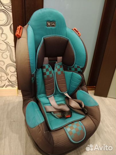 Автомобильное кресло