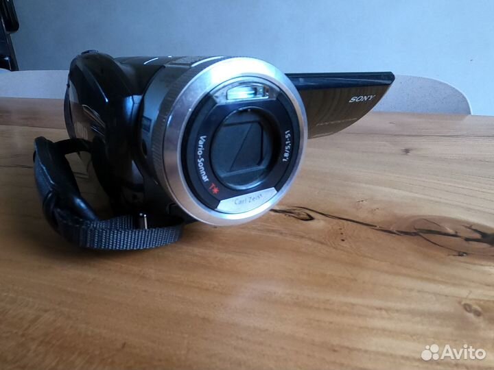 Видеокамера Sony Handycam HDR-SR1E