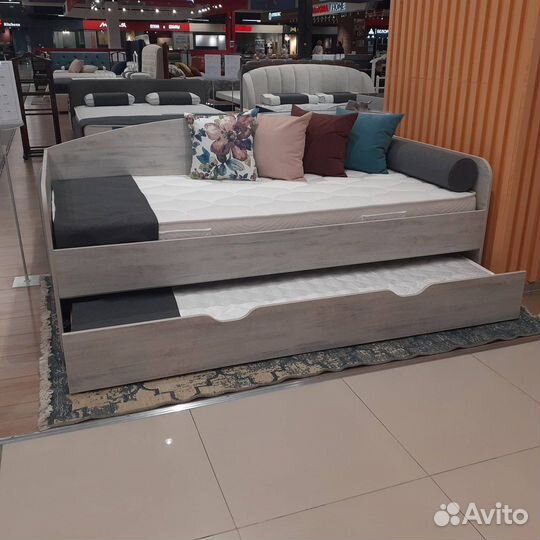 Кровать с дополнительным спальным местом