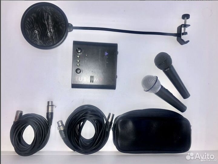 Микрофон в комплекте: стойка, предусилитель и др