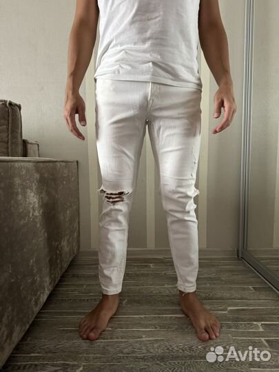 Белые джинсы zara