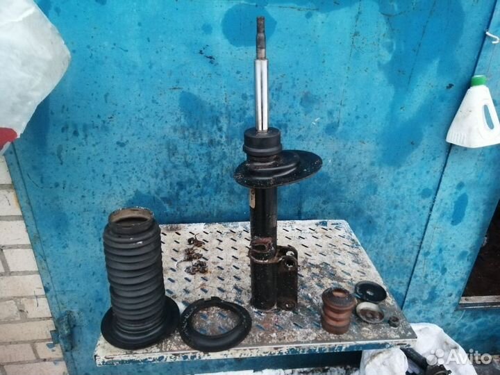 Амортизатор правый передний BMW X5 e53