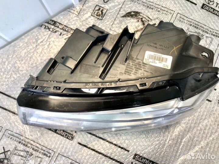 Фара ксеноновая передняя левая Jeep Grand Cherokee