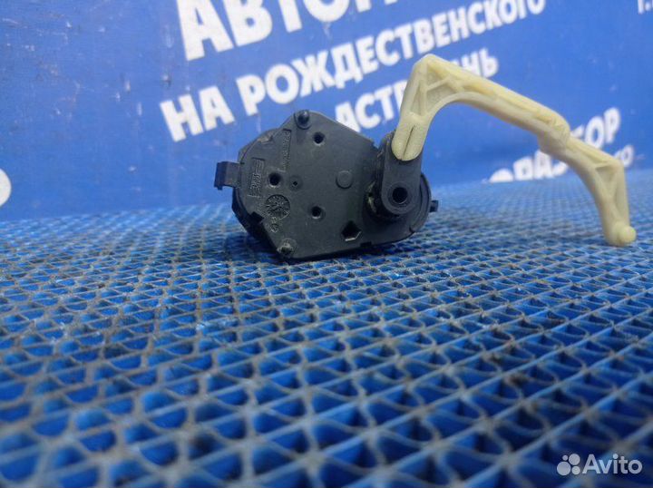 Моторчик заслонок отопителя Bmw E46 седан M52B25