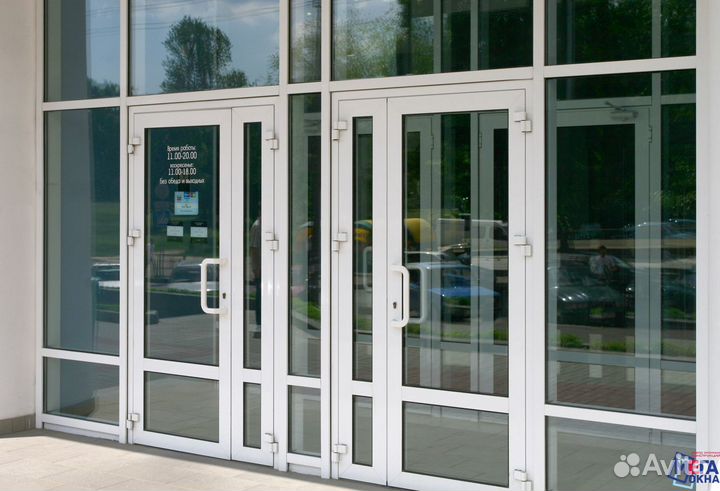 Дверь алюминиевая