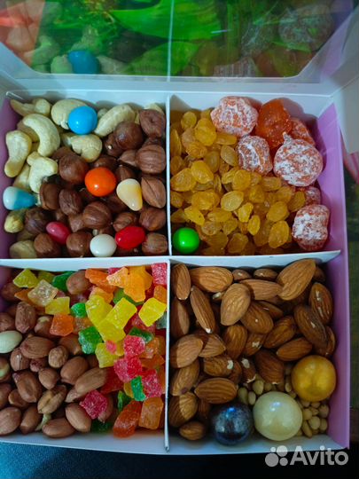 Подарочный набор из сухофруктов и орехов